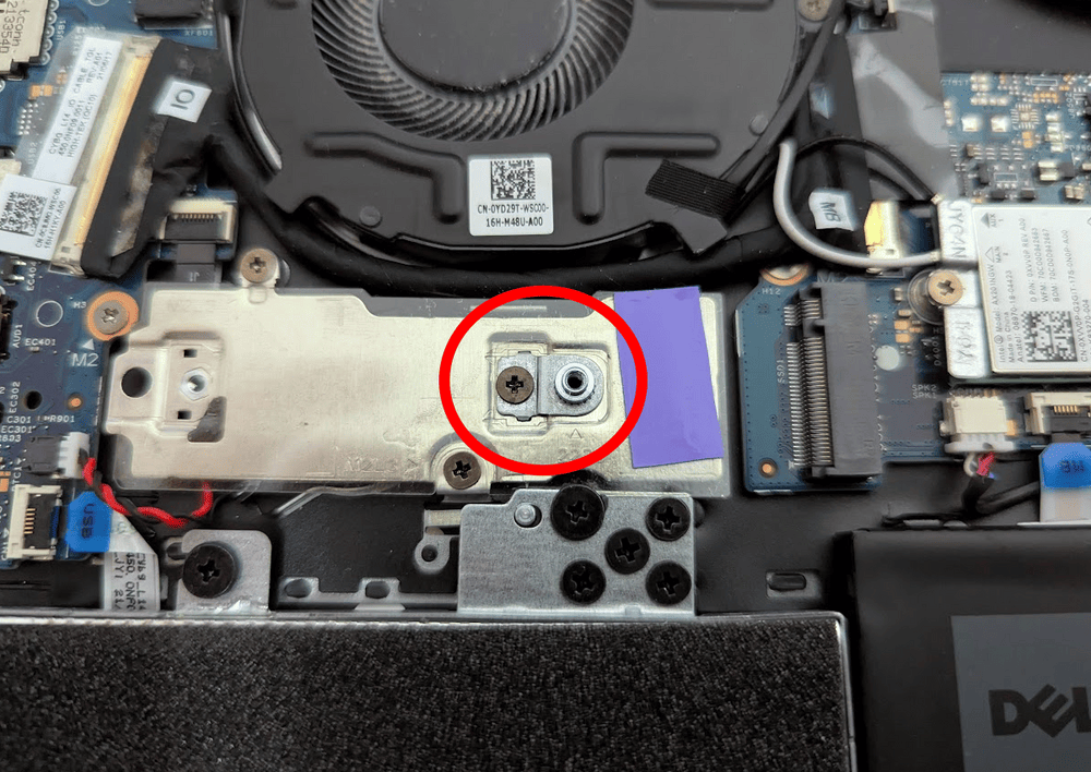 図12:  元々ネジ止めされていた部分